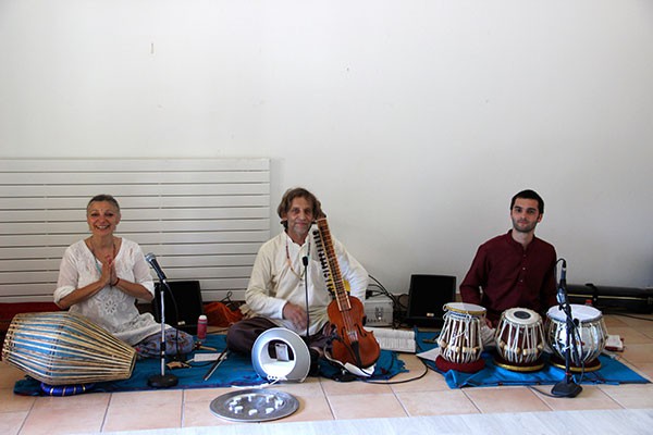 Avant le Kirtan
